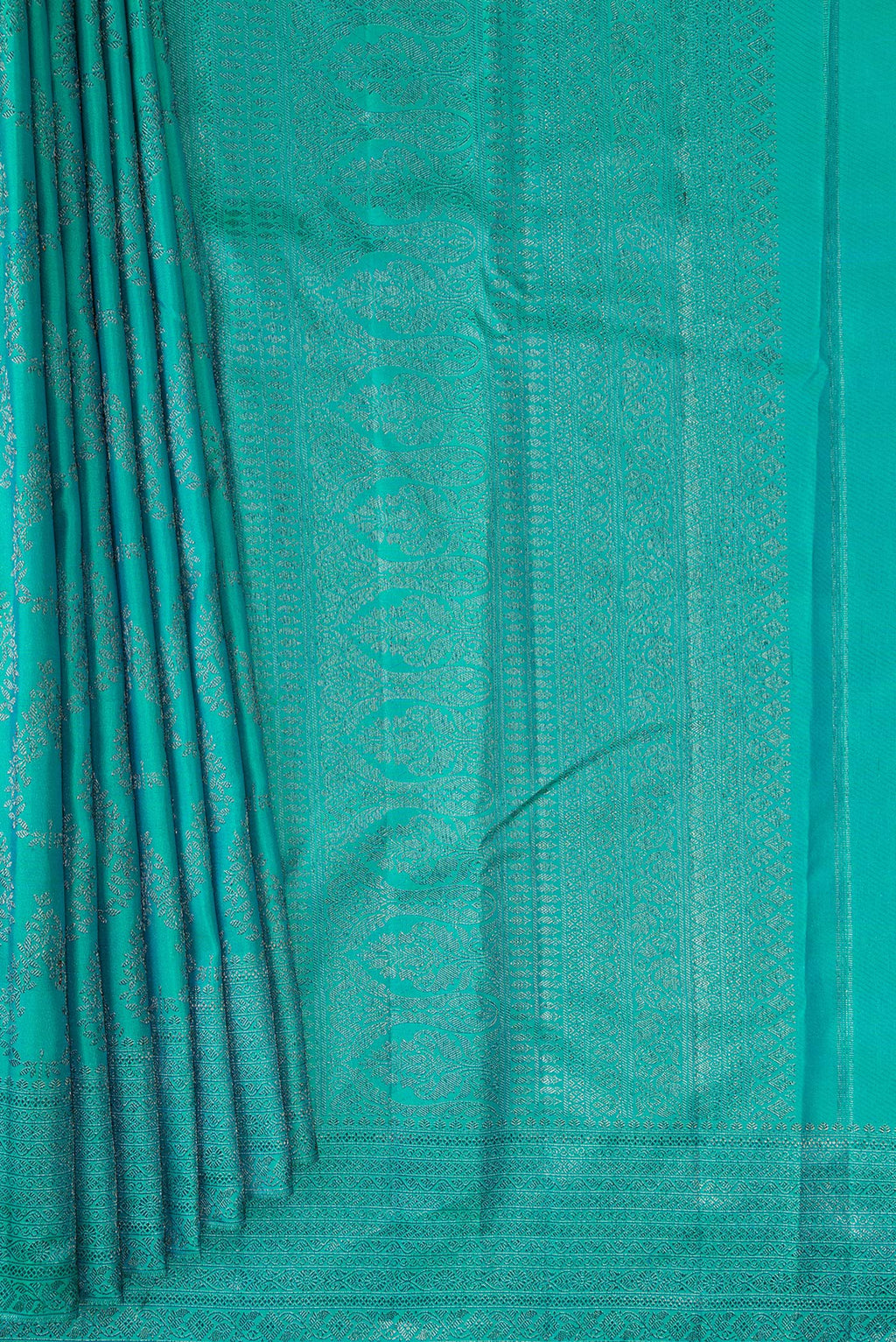 Pleats and pallu of Pure Silk Sea Green Dual Tone Kanjivaram Saree with Zari Brocade on the body and Fancy Border. 