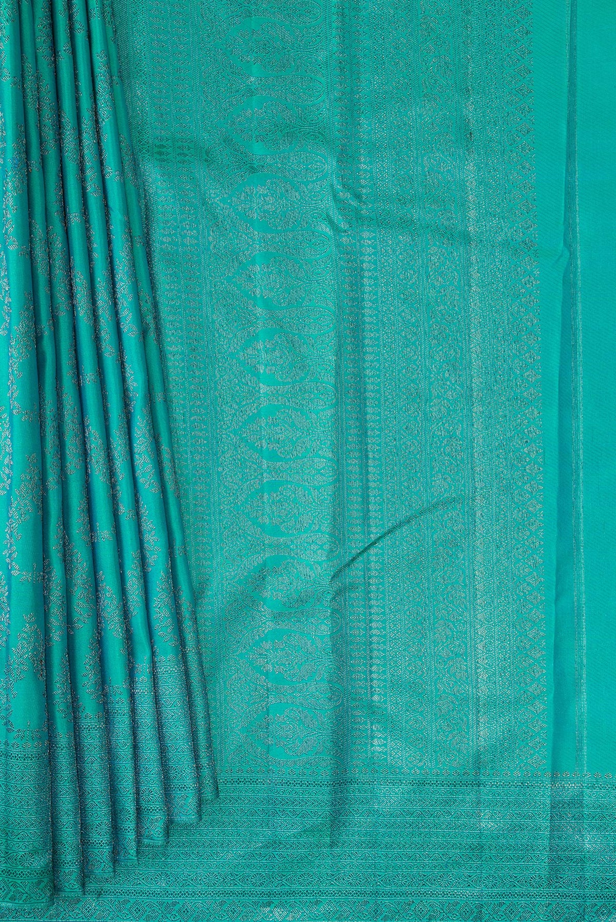 Pleats and pallu of Pure Silk Sea Green Dual Tone Kanjivaram Saree with Zari Brocade on the body and Fancy Border. 