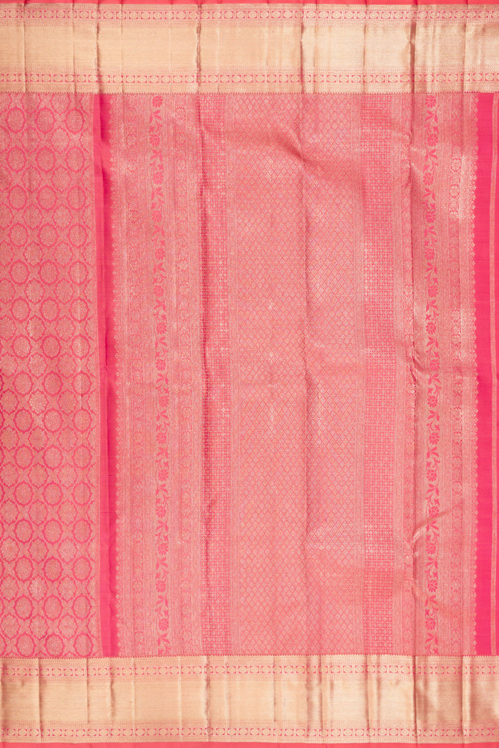 Close up image of the pallu of Pure Silk Coral Dual Tone Kanjivaram Saree with Zari Brocade on the body and Zari Border. 