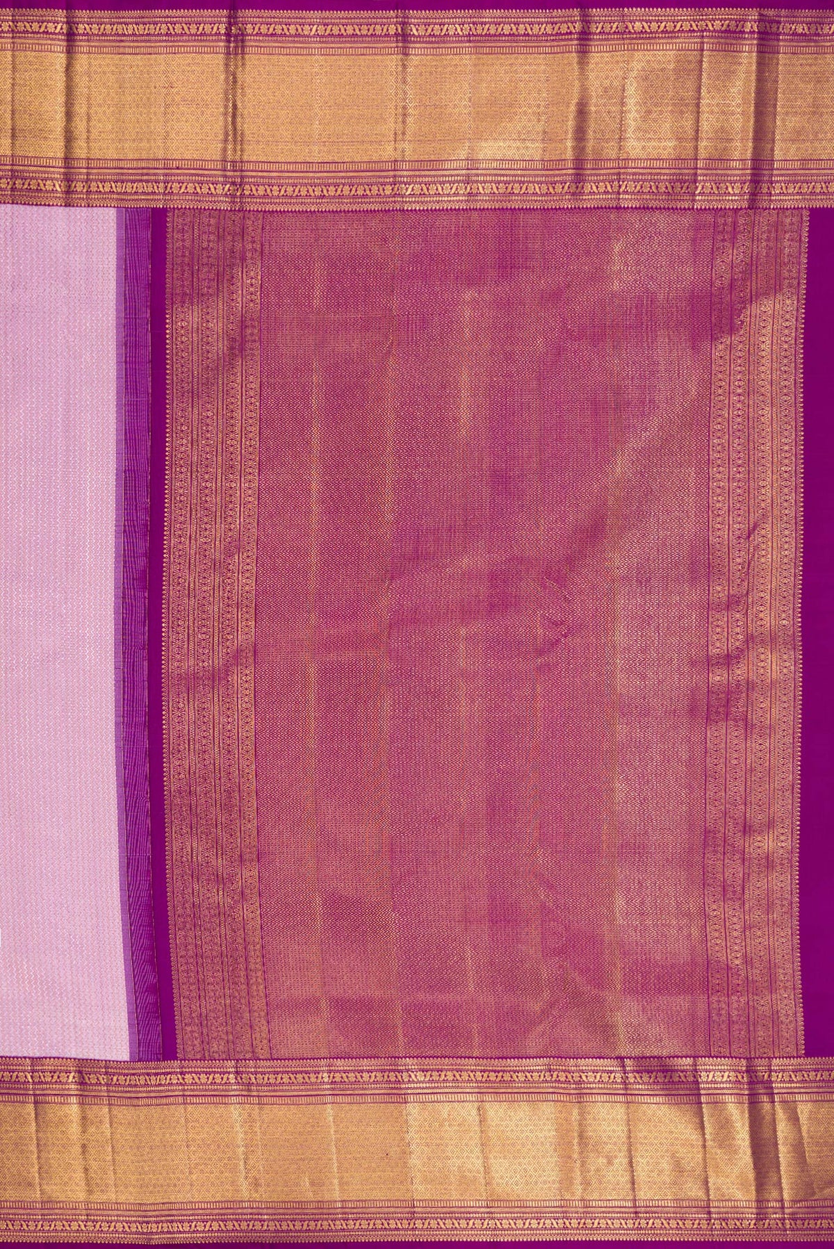 Close up image of the pallu of Pure Silk Lavender Dual Tone Kanchipuram Saree with Zari Brocade on the body and Zari Border. 