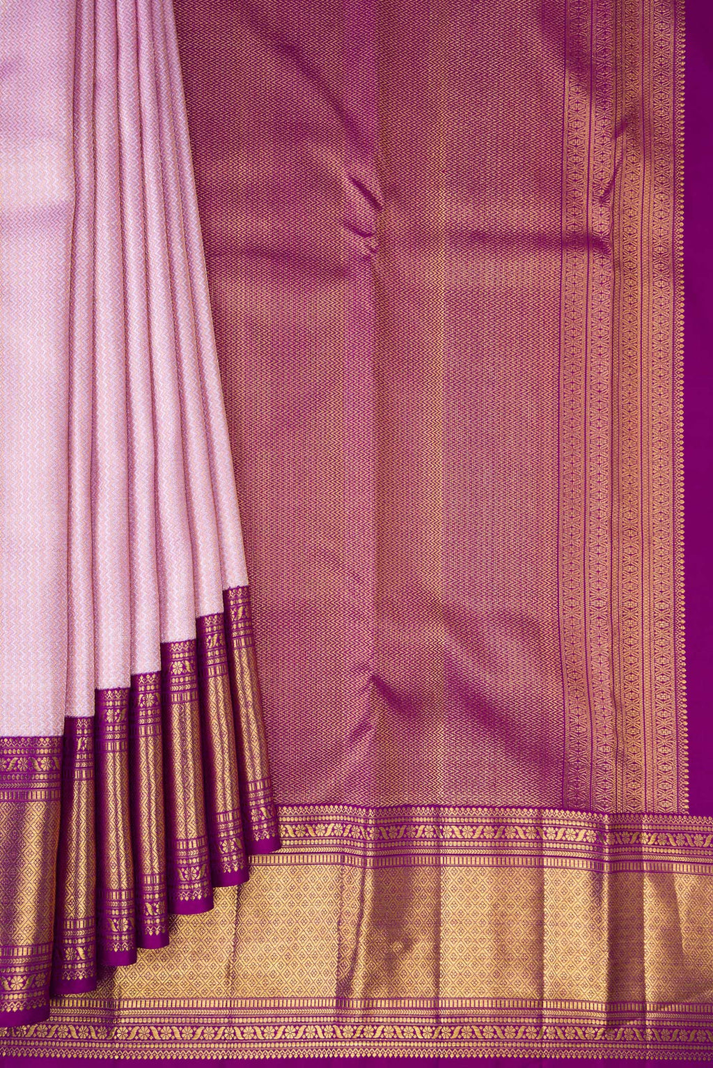 Pleats and pallu of Pure Silk Lavender Dual Tone Kanchipuram Saree with Zari Brocade on the body and Zari Border. 