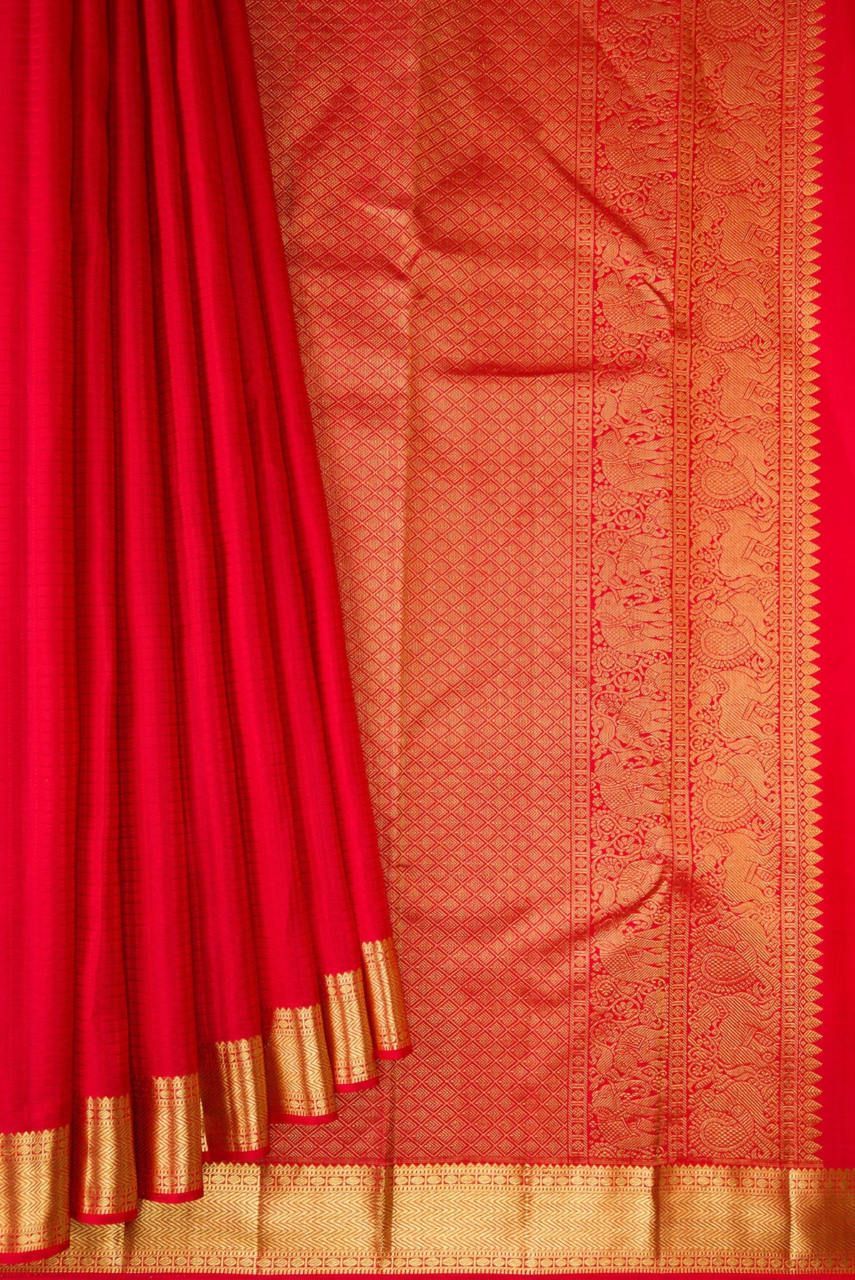 Pleats and pallu of Pure Silk Red Kanchipuram Saree with Checked design on the body and Zari Border. 