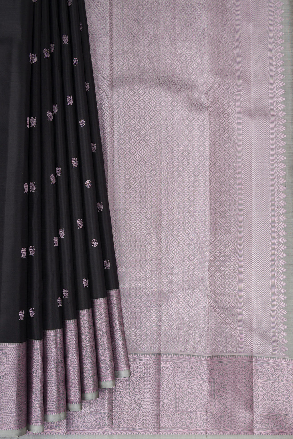 Pleats and pallu of Pure Silk Black Kanchipuram Saree with Thread Butta on the body and Thread Border. 