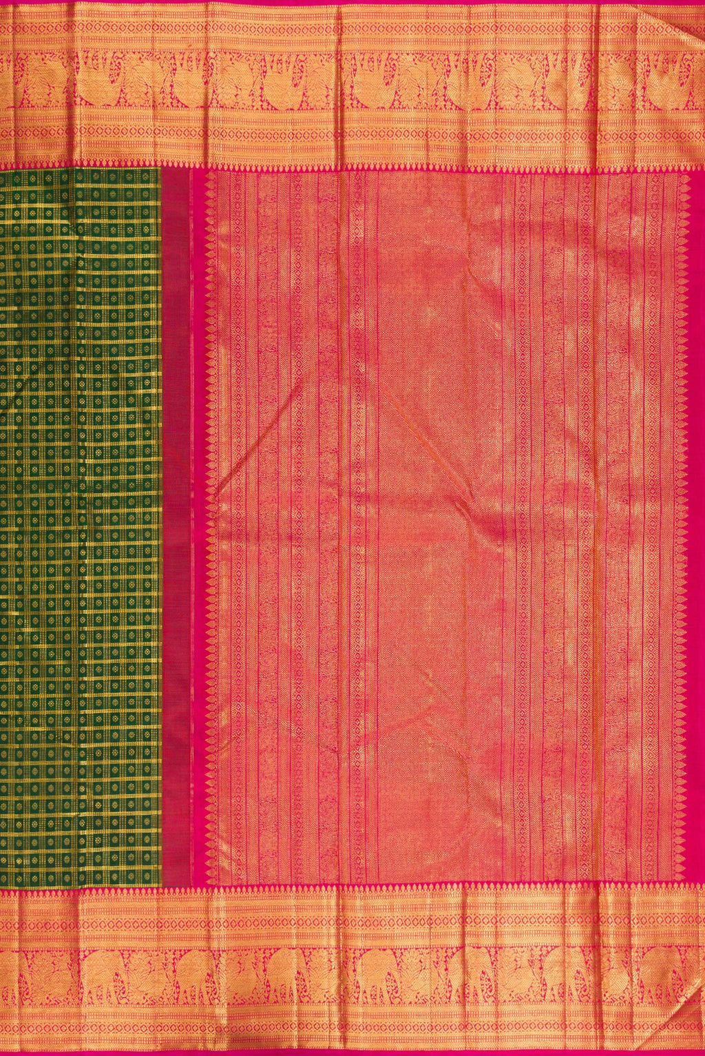 Close up image of the pallu of Pure Silk Bottle Green Kanchipuram Saree with Checked design on the body and Zari Border. 