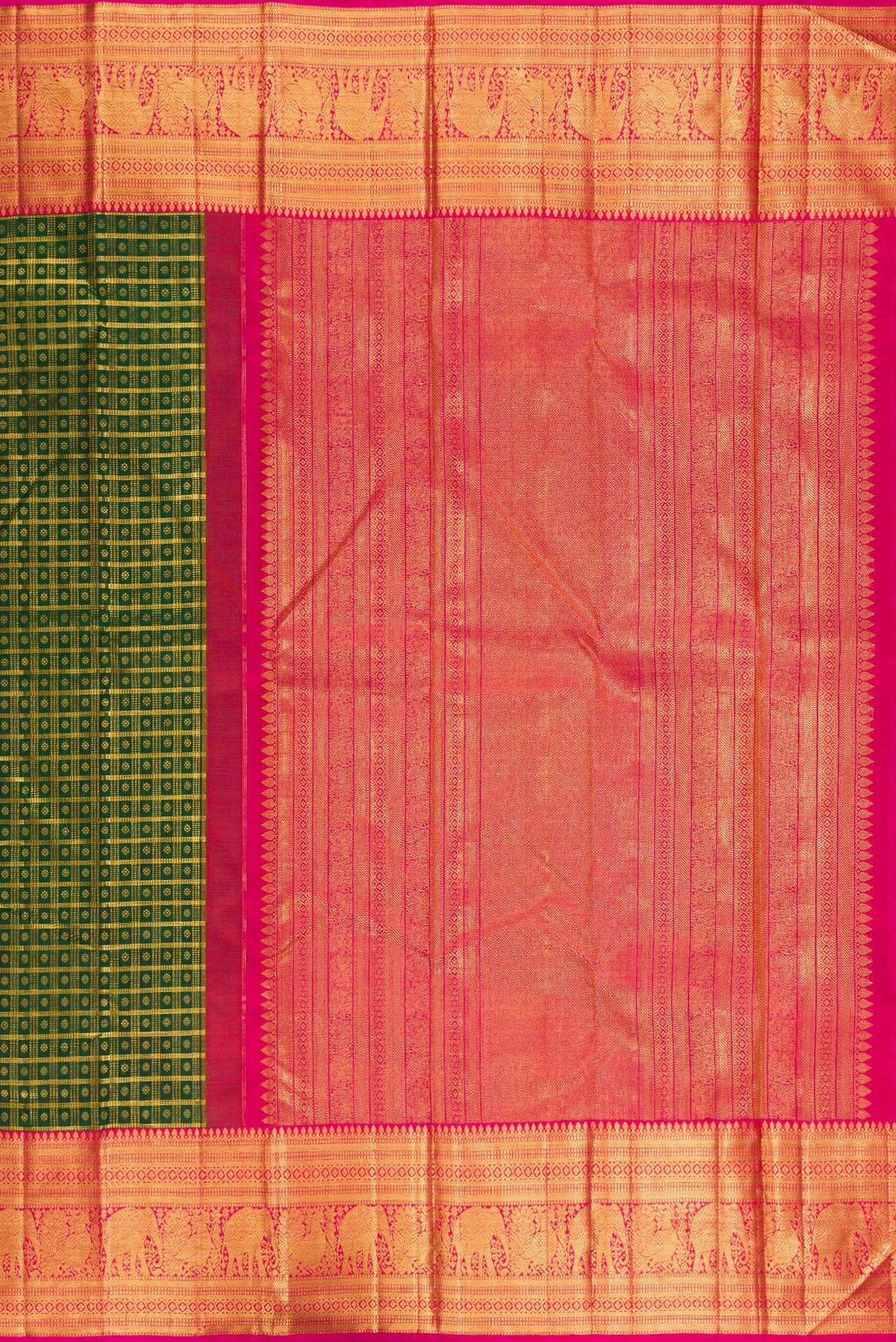 Close up image of the pallu of Pure Silk Bottle Green Kanchipuram Saree with Checked design on the body and Zari Border. 