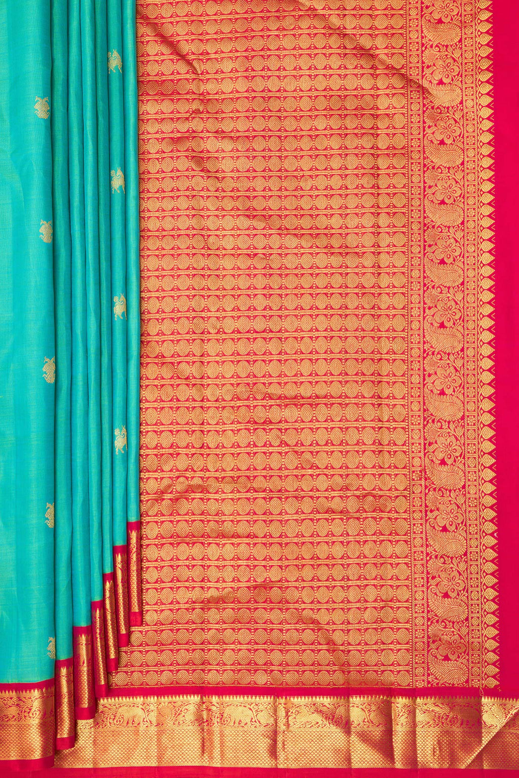 Pleats and pallu of Pure Silk Sea Green Dual Tone Kanjivaram Saree with Zari Butta on the body and Zari Border. 
