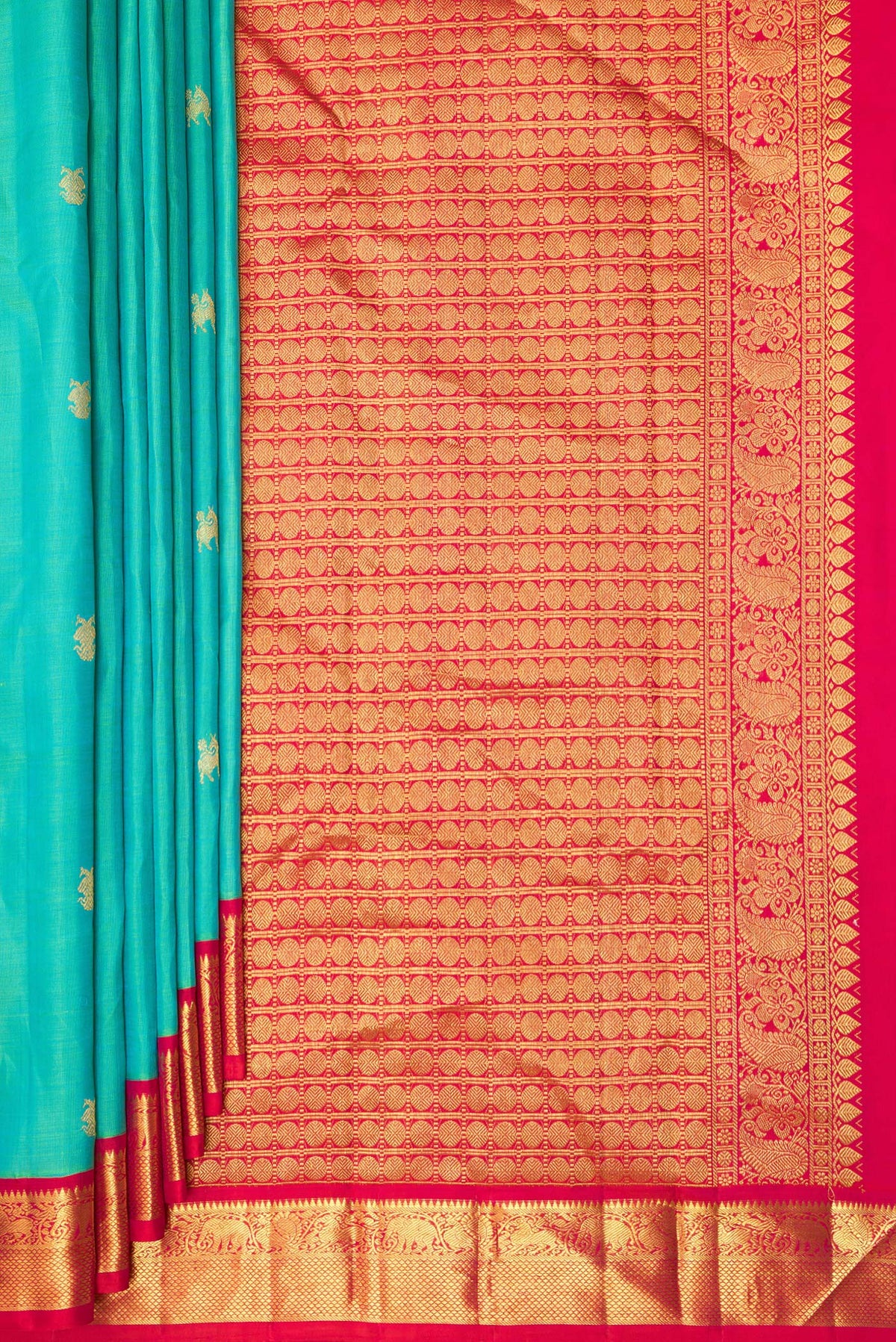Pleats and pallu of Pure Silk Sea Green Dual Tone Kanjivaram Saree with Zari Butta on the body and Zari Border. 