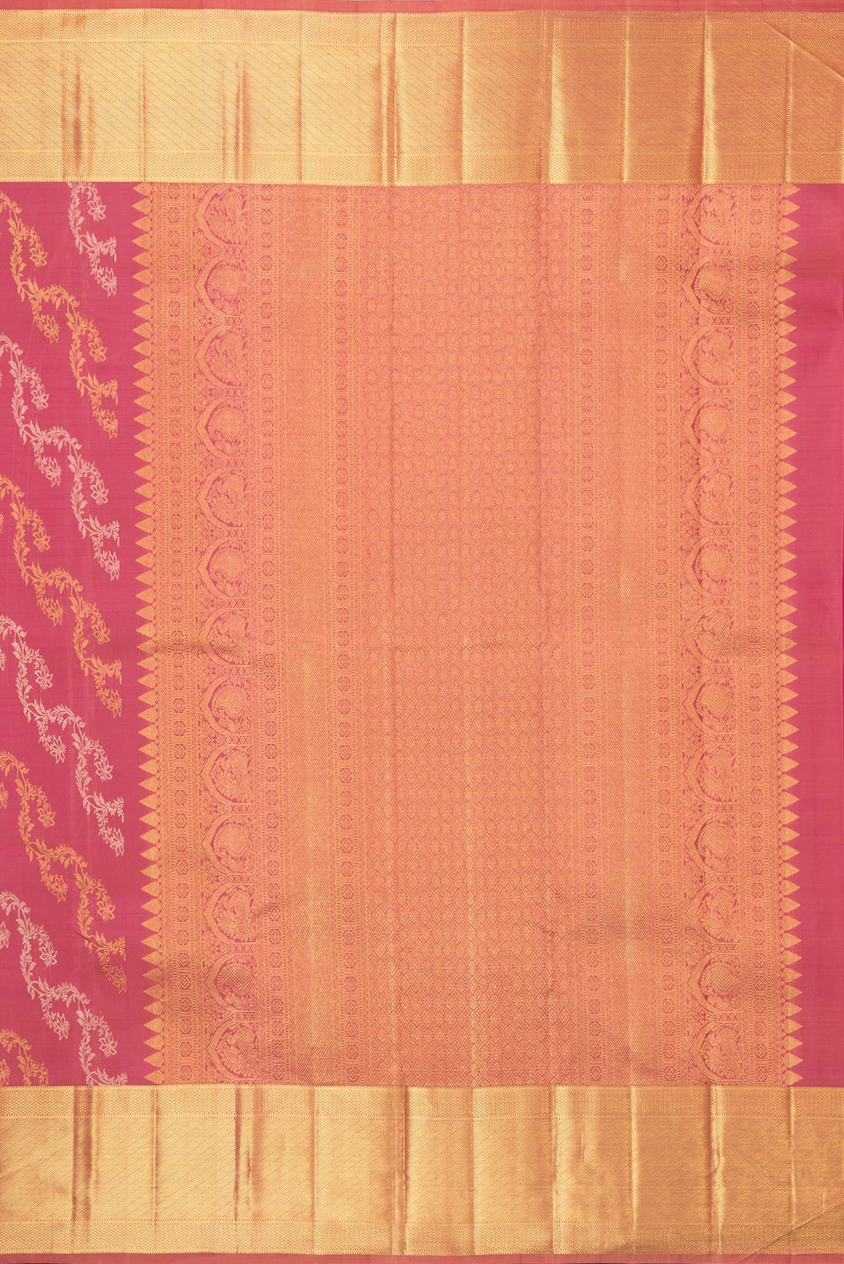 Close up image of the pallu of Pure Silk Pink Dual Tone Kanchipuram Saree with Zari Butta on the body and Zari Border. 