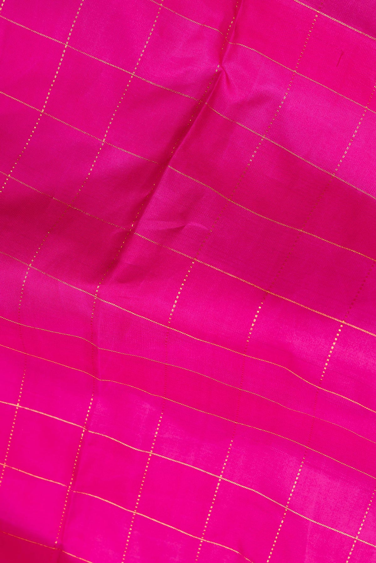Close up of Pure Silk Dark Pink Dual Tone Kanchipuram Saree with Checked design on the body and Without Border.  displaying folds