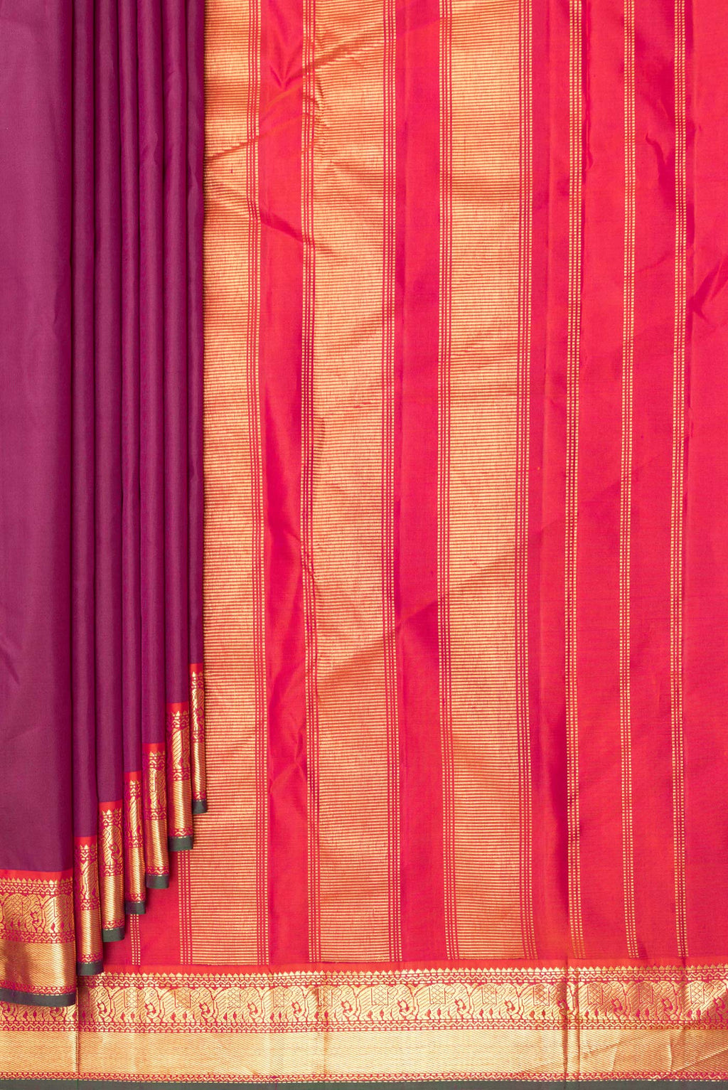 Pleats and pallu of Pure Silk Magenta Dual Tone Kanchipuram Saree with Plain Body and Zari Border. 
