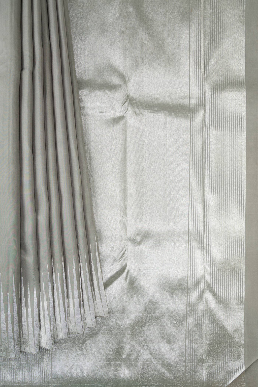 Pleats and pallu of Pure Silk Pure Zari Grey Dual Tone Kanchipuram Saree with Plain Body and Fancy Border. 