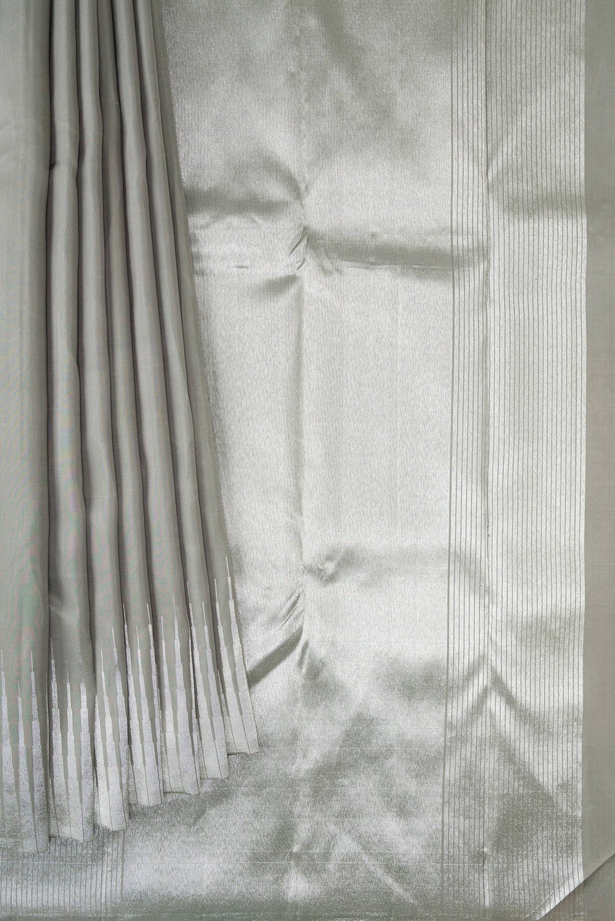 Pleats and pallu of Pure Silk Pure Zari Grey Dual Tone Kanchipuram Saree with Plain Body and Fancy Border. 