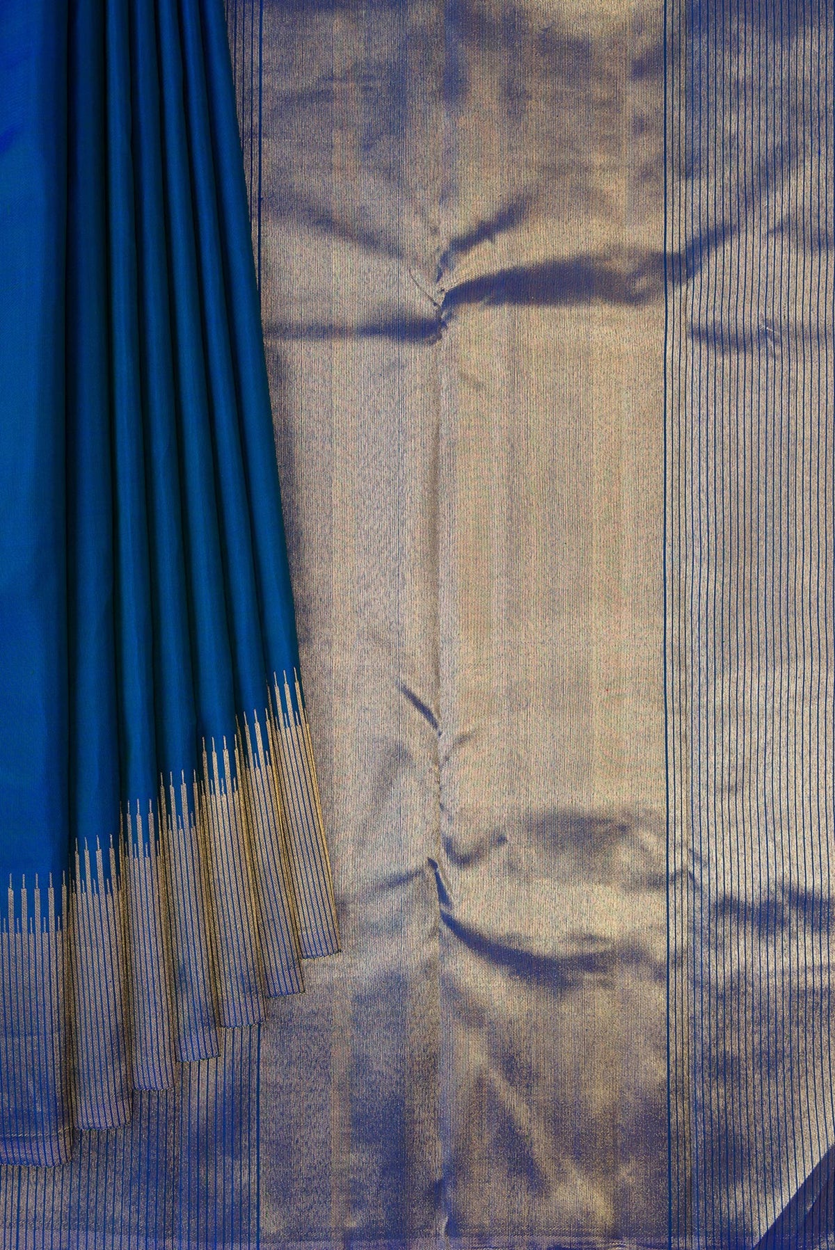 Pleats and pallu of Pure Silk Blue Kanchipuram Saree with Plain Body and Zari Border. 