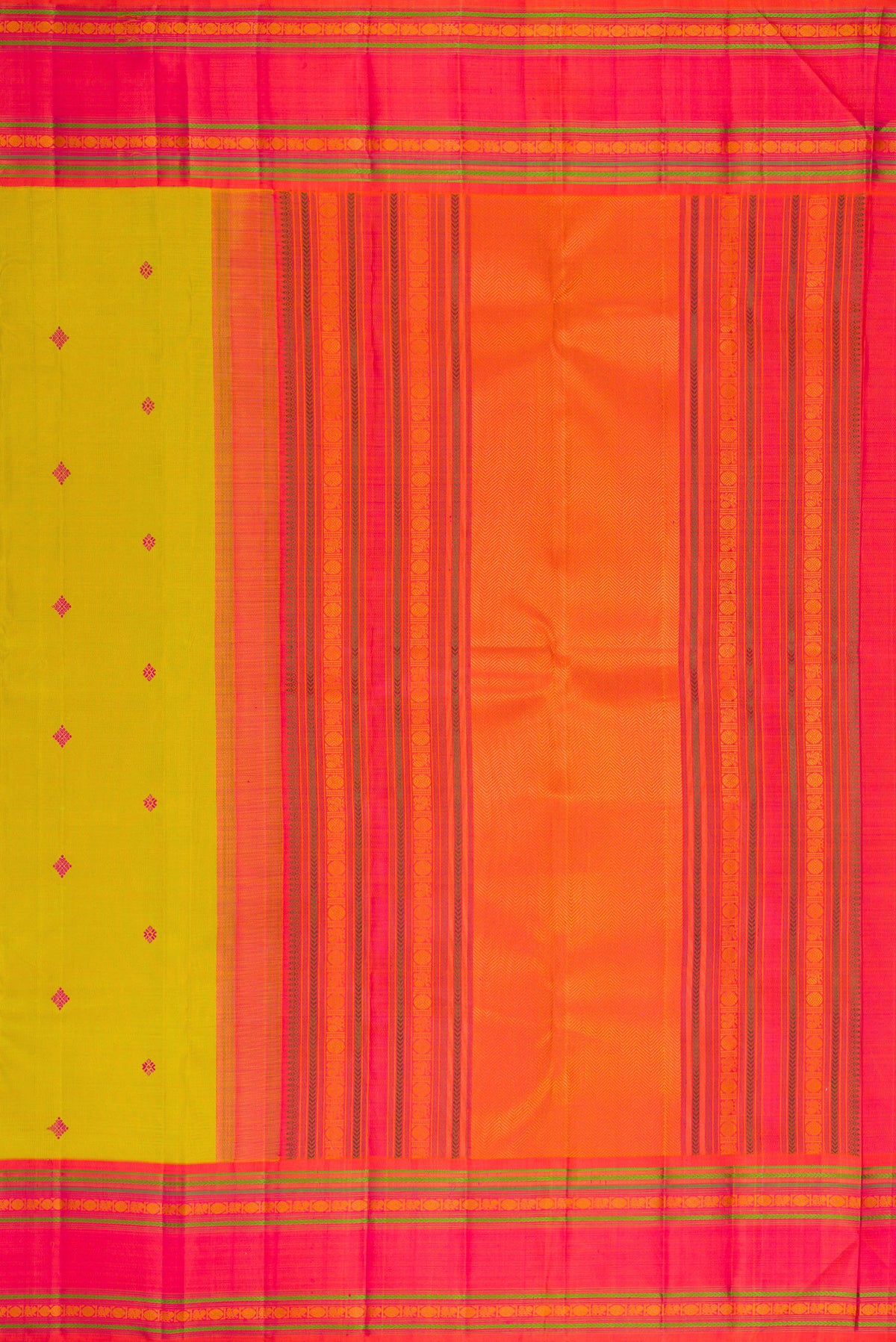 Close up image of the pallu of Pure Silk Mehandi Green Dual Tone Kanjivaram Saree with Thread Butta on the body and Thread Border. 