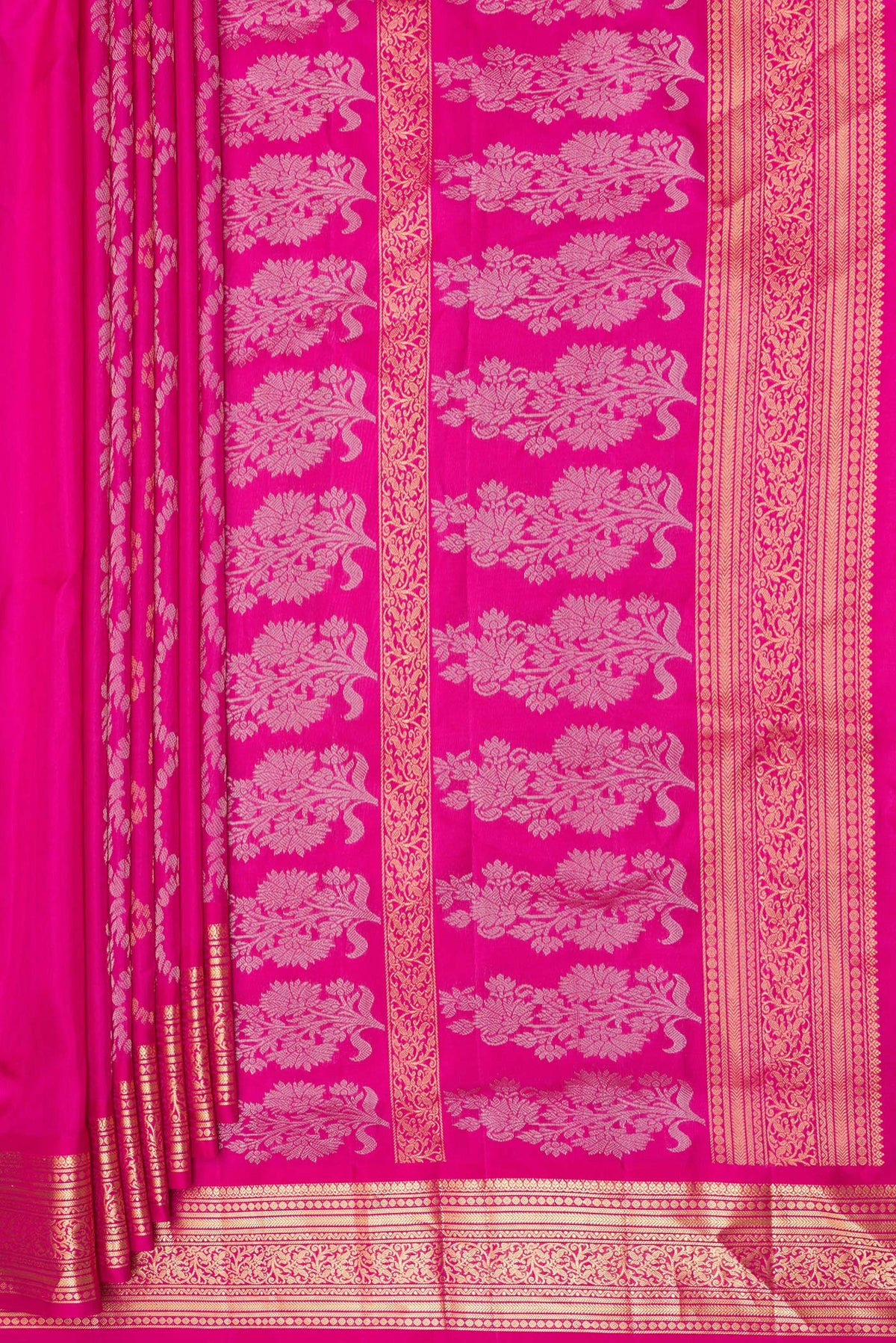 Pleats and pallu of Pure Silk Dark Pink Dual Tone Soft Saree with Zari Butta on the body and Zari Border. 
