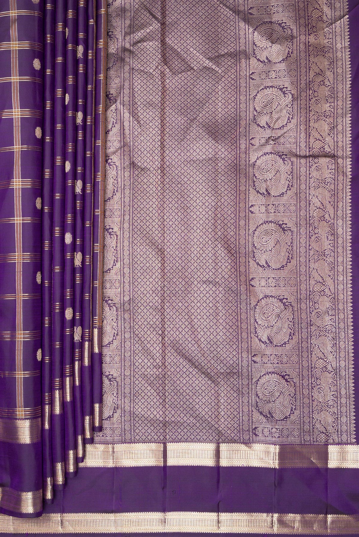 Pleats and pallu of Pure Silk Violet Kanchipuram Saree with Checked design on the body and Zari Border. 