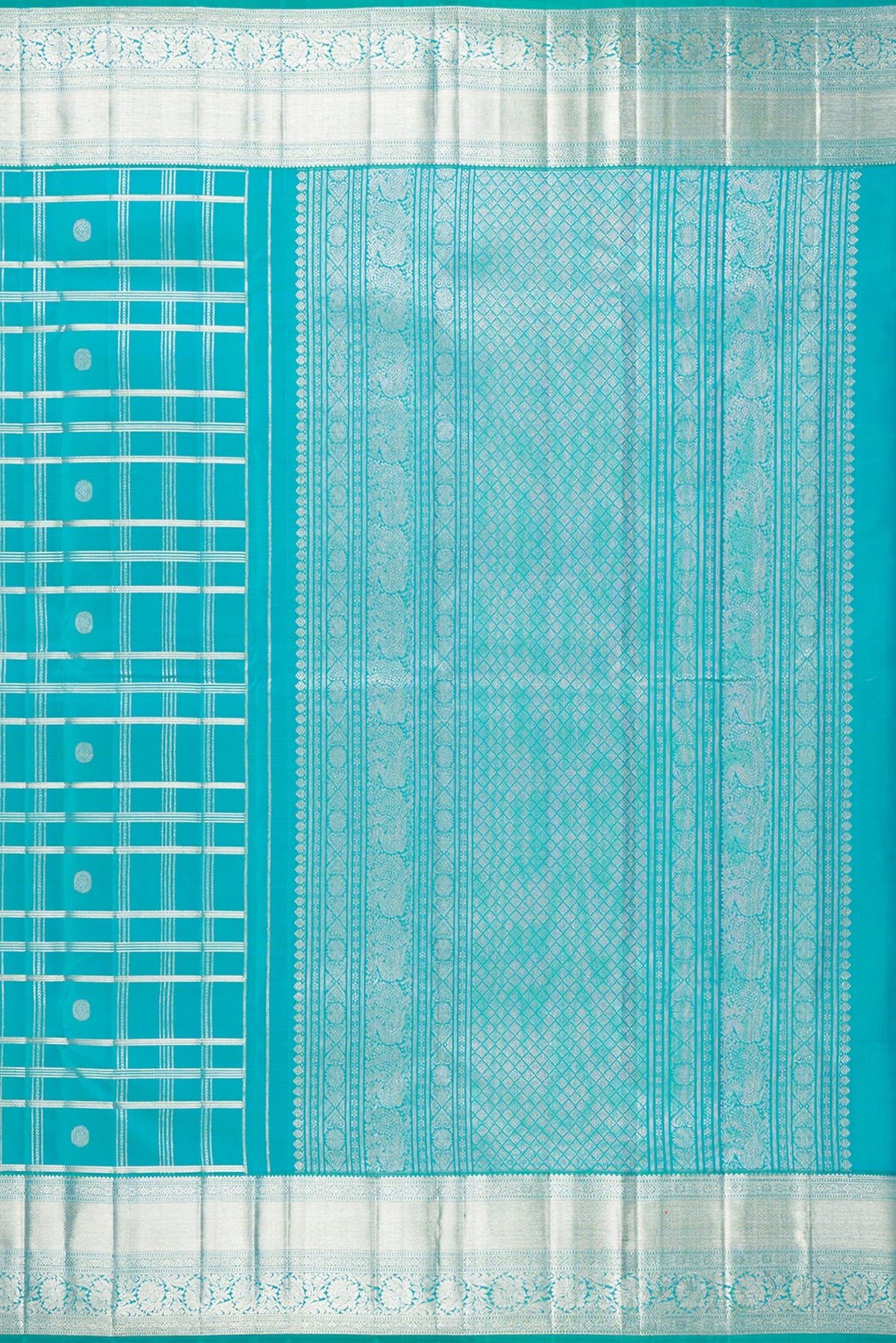 Close up image of the pallu of Pure Silk Sea Green Dual Tone Kanchipuram Saree with Checked design on the body and Zari Border. 