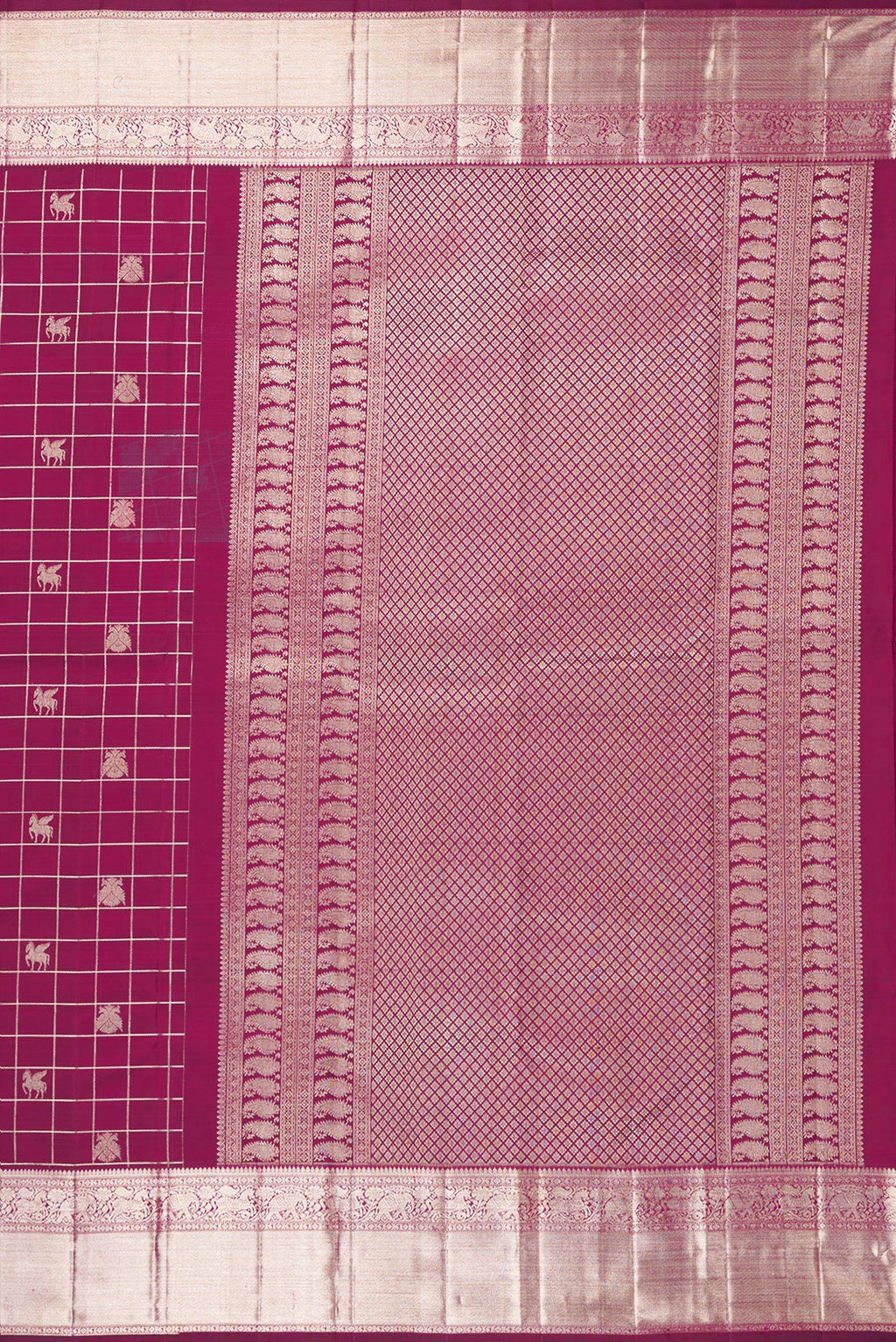 Close up image of the pallu of Pure Silk Magenta Dual Tone Kanchipuram Saree with Checked design on the body and Zari Border. 