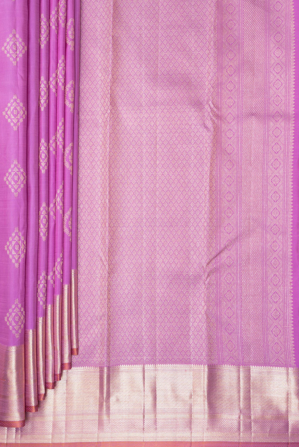 Pleats and pallu of Pure Silk Pink Dual Tone Kanjivaram Saree with Zari Butta on the body and Zari Border. 
