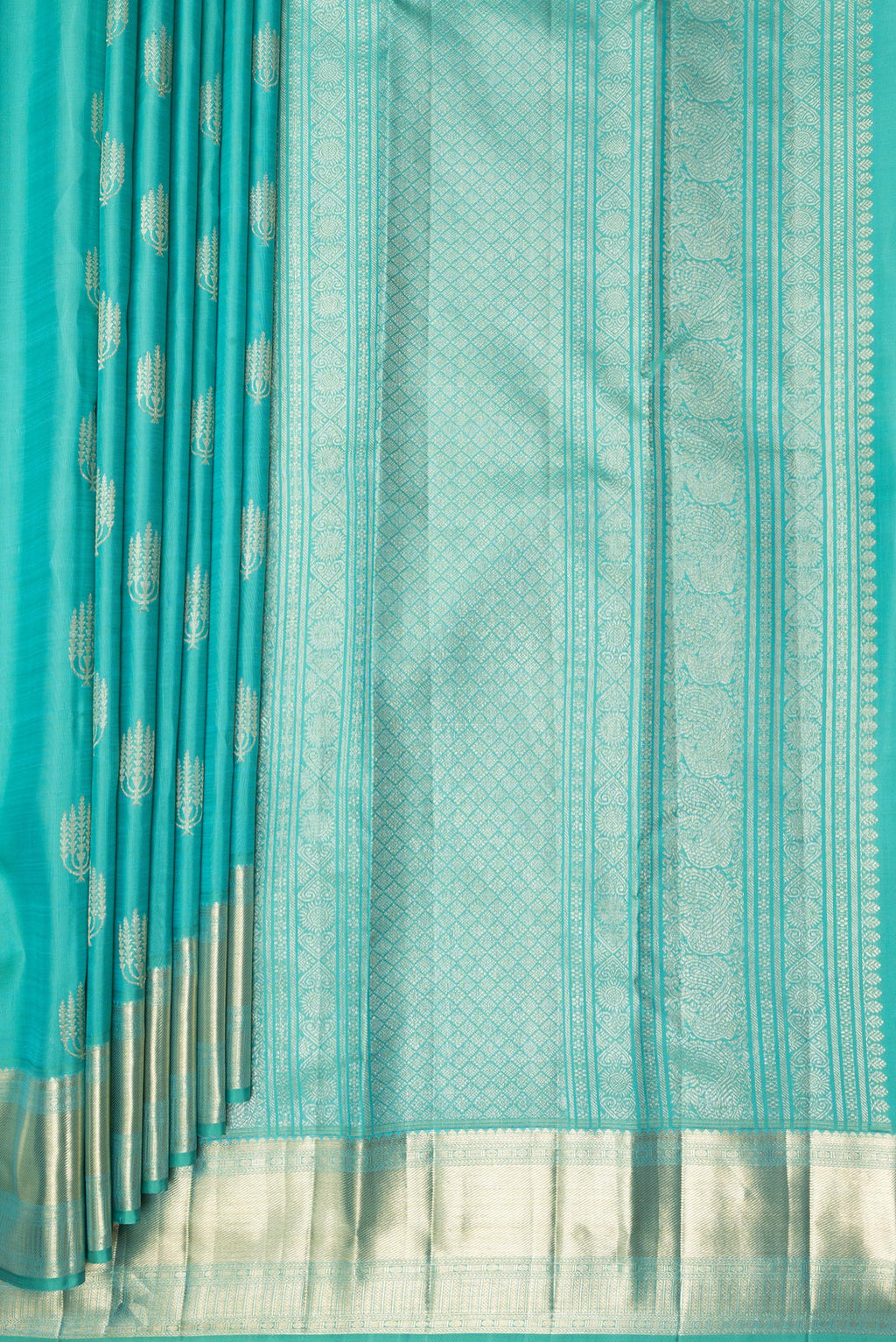 Pleats and pallu of Pure Silk Turquoise Kanjivaram Saree with Zari Butta on the body and Zari Border. 