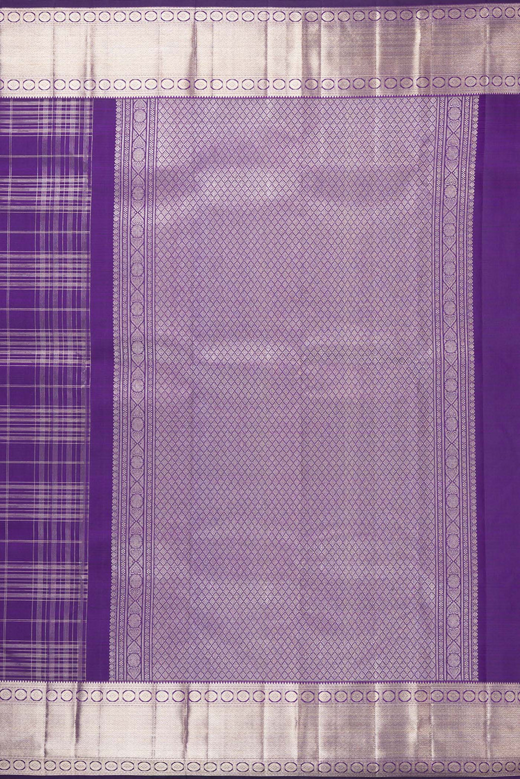 Close up image of the pallu of Pure Silk Purple Dual Tone Kanchipuram Saree with Checked design on the body and Zari Border. 