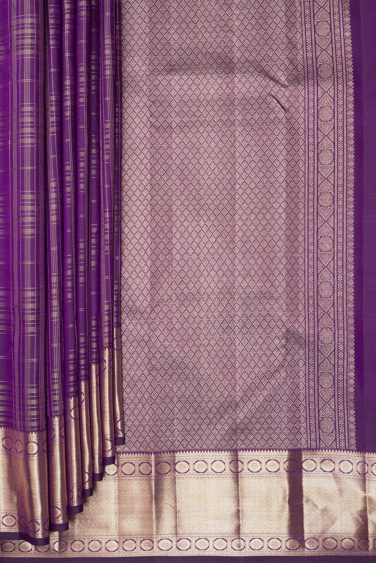 Pleats and pallu of Pure Silk Purple Dual Tone Kanchipuram Saree with Checked design on the body and Zari Border. 