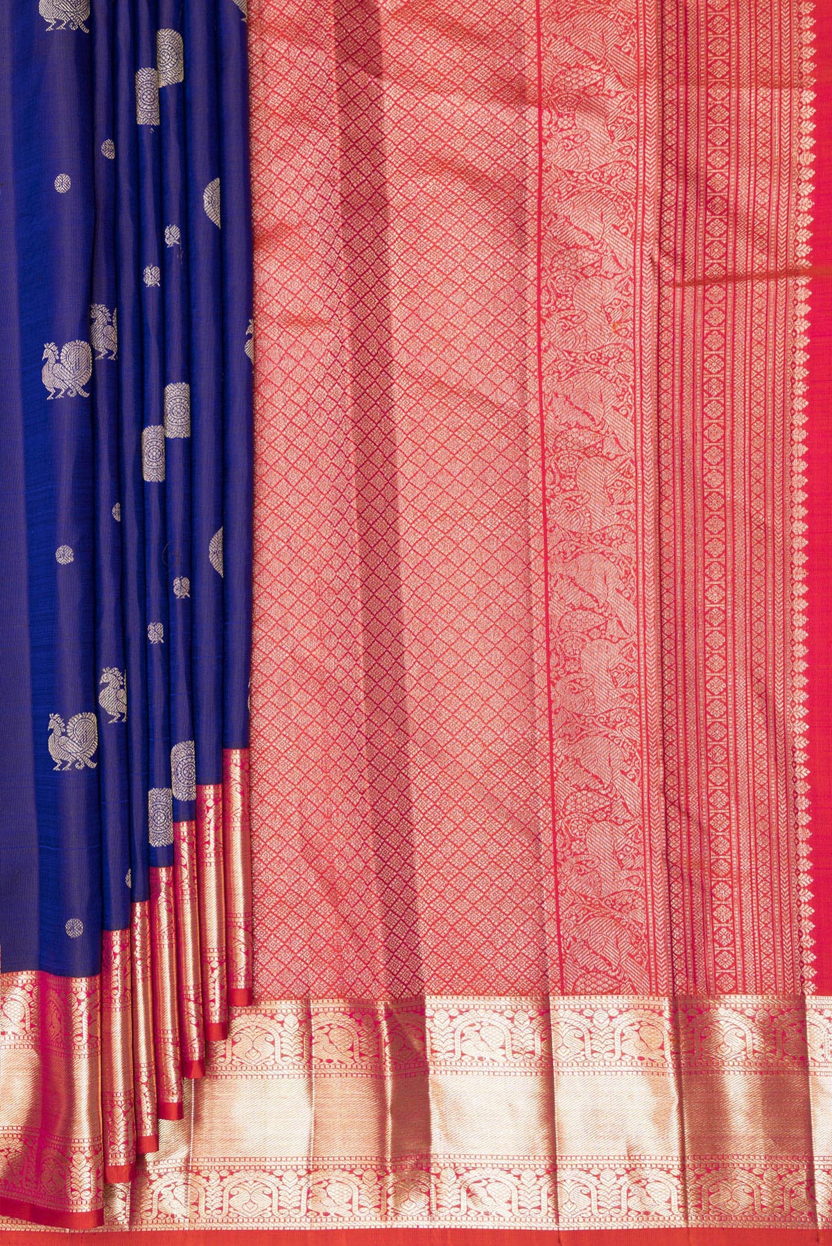 Pleats and pallu of Pure Silk Navy Blue Dual Tone Kanchipuram Saree with Zari Butta on the body and Zari Border. 