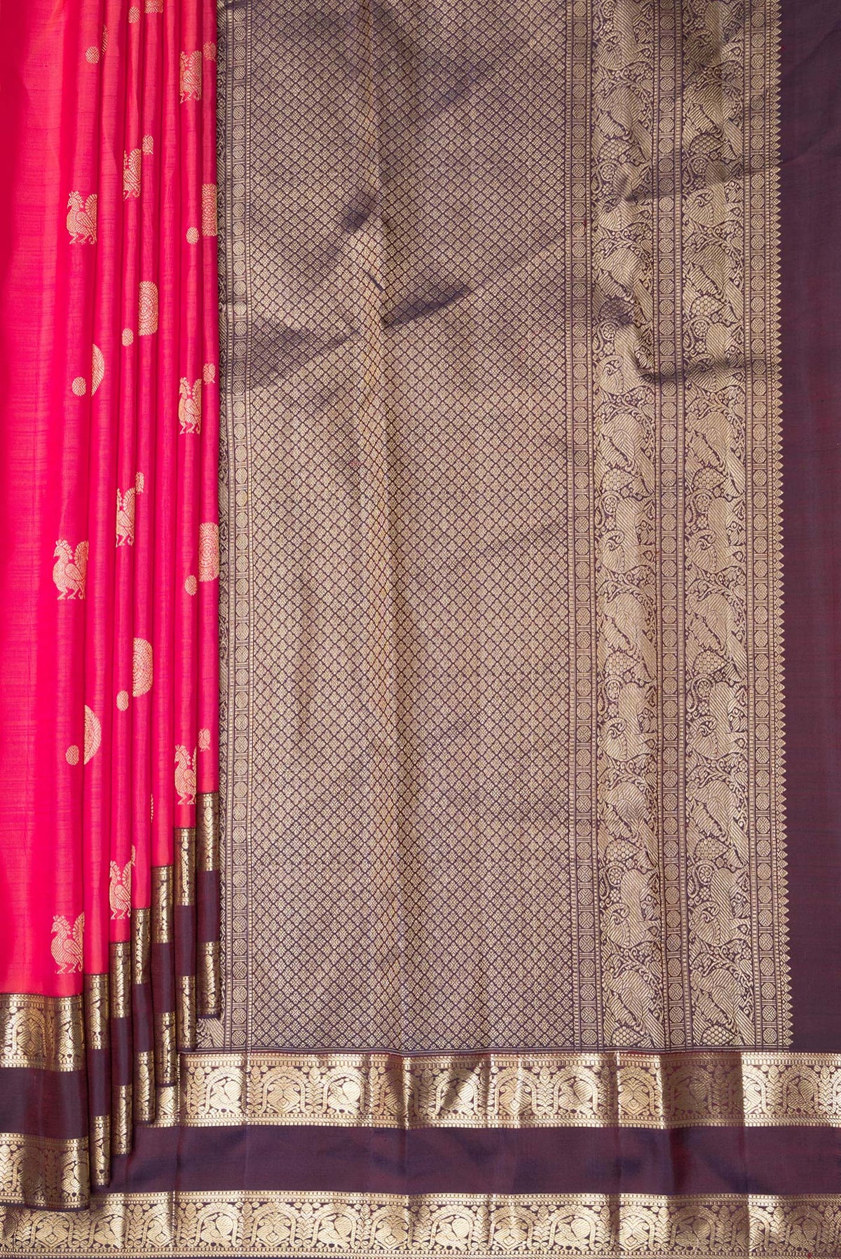Pleats and pallu of Pure Silk Pink Dual Tone Kanchipuram Saree with Zari Butta on the body and Zari Border. 