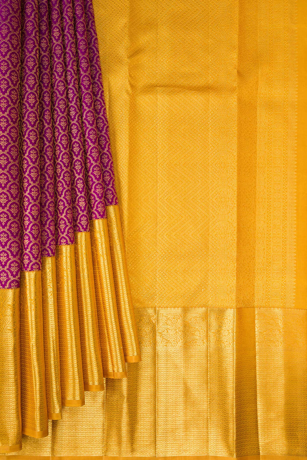 Pleats and pallu of Pure Silk Magenta Kanchipuram Saree with Zari Brocade on the body and Zari Border. 