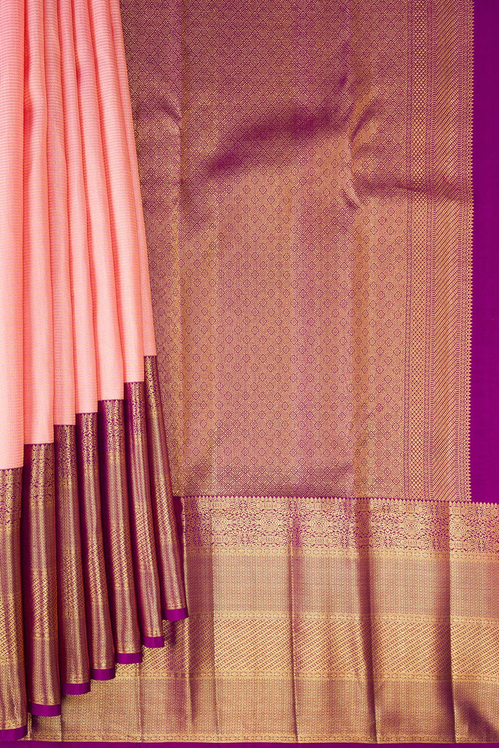 Pleats and pallu of Pure Silk Peach Kanchipuram Saree with Zari Brocade on the body and Zari Border. 