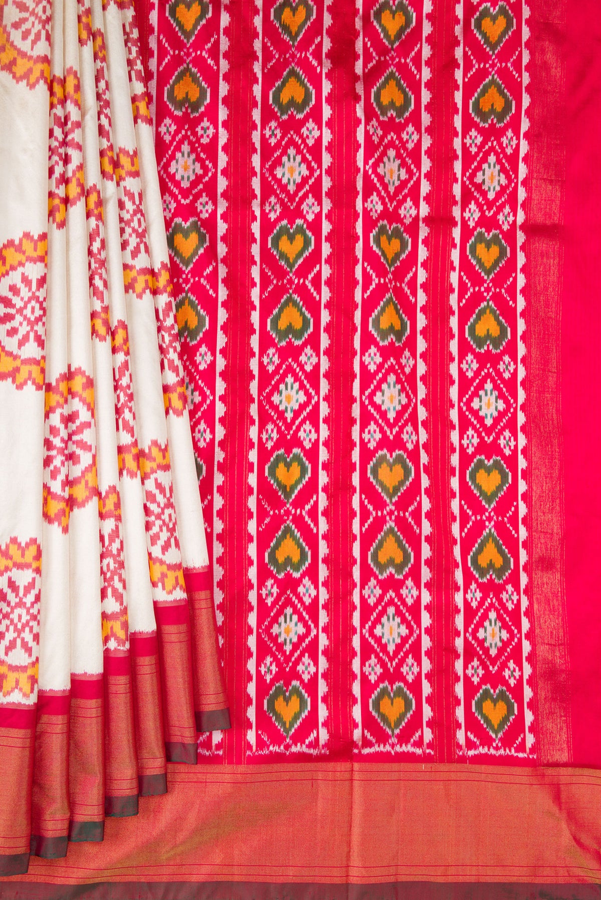 Pleats and pallu of Pure Silk Off White Pochampally Saree with Pure Ikat on the body and Zari Border. 