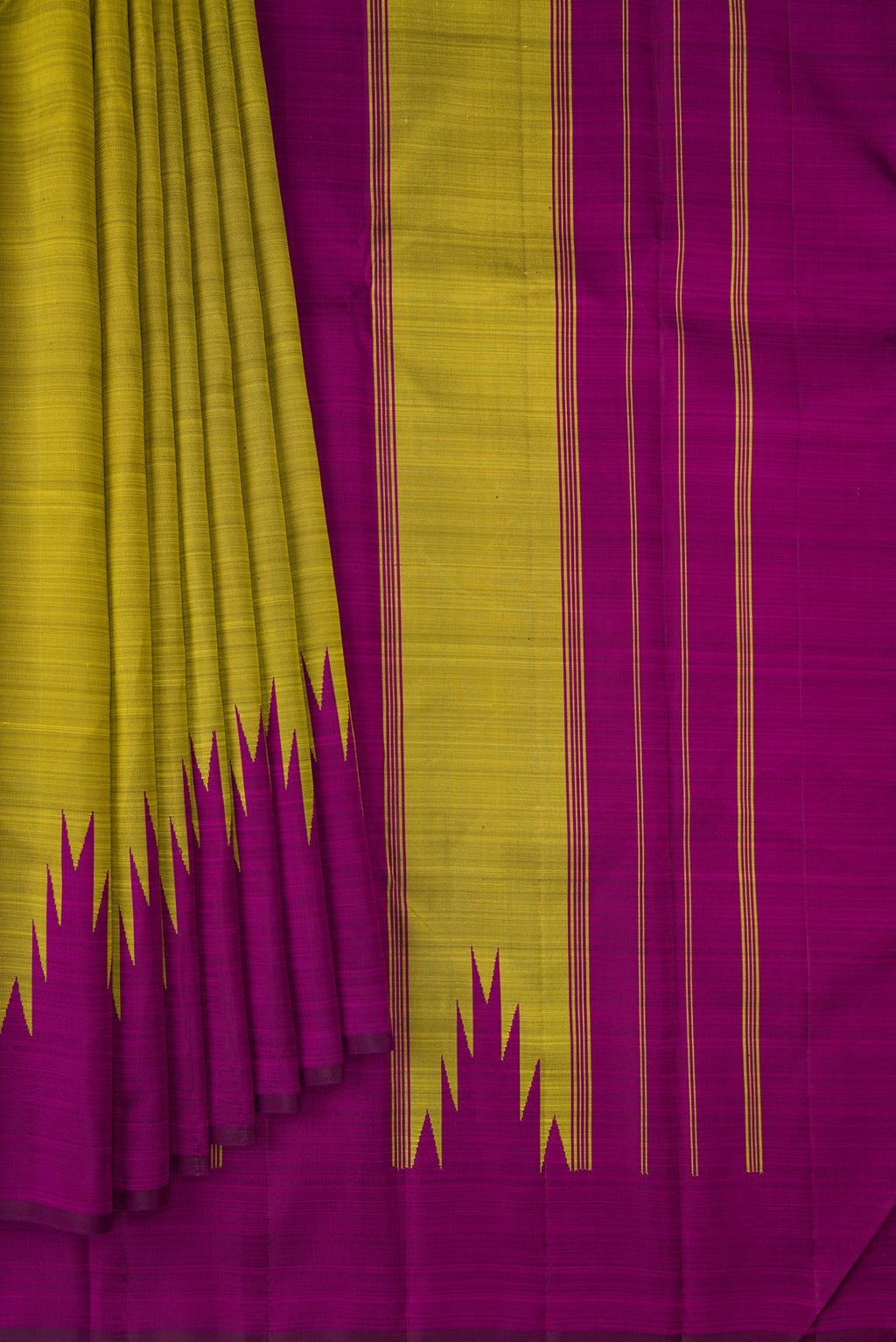 Pleats and pallu of Pure Silk Mehandi Green Dual Tone Kanjivaram Saree with Plain Body and Temple Border. 