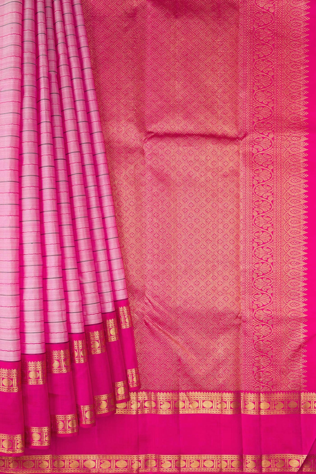Pleats and pallu of Pure Silk Pink Kanjivaram Saree with Veldhari on the body and Ganga Jamuna Border. 