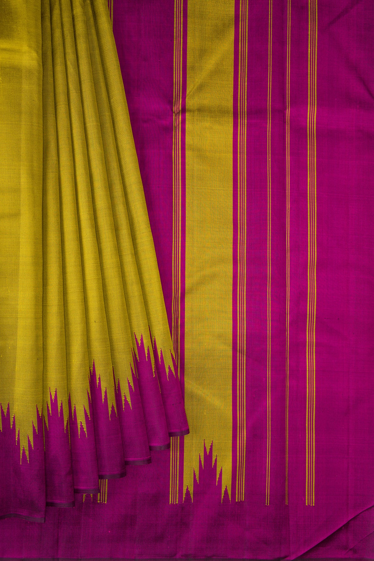 Pleats and pallu of Pure Silk Mehandi Green Dual Tone Kanjivaram Saree with Plain Body and Temple Border. 