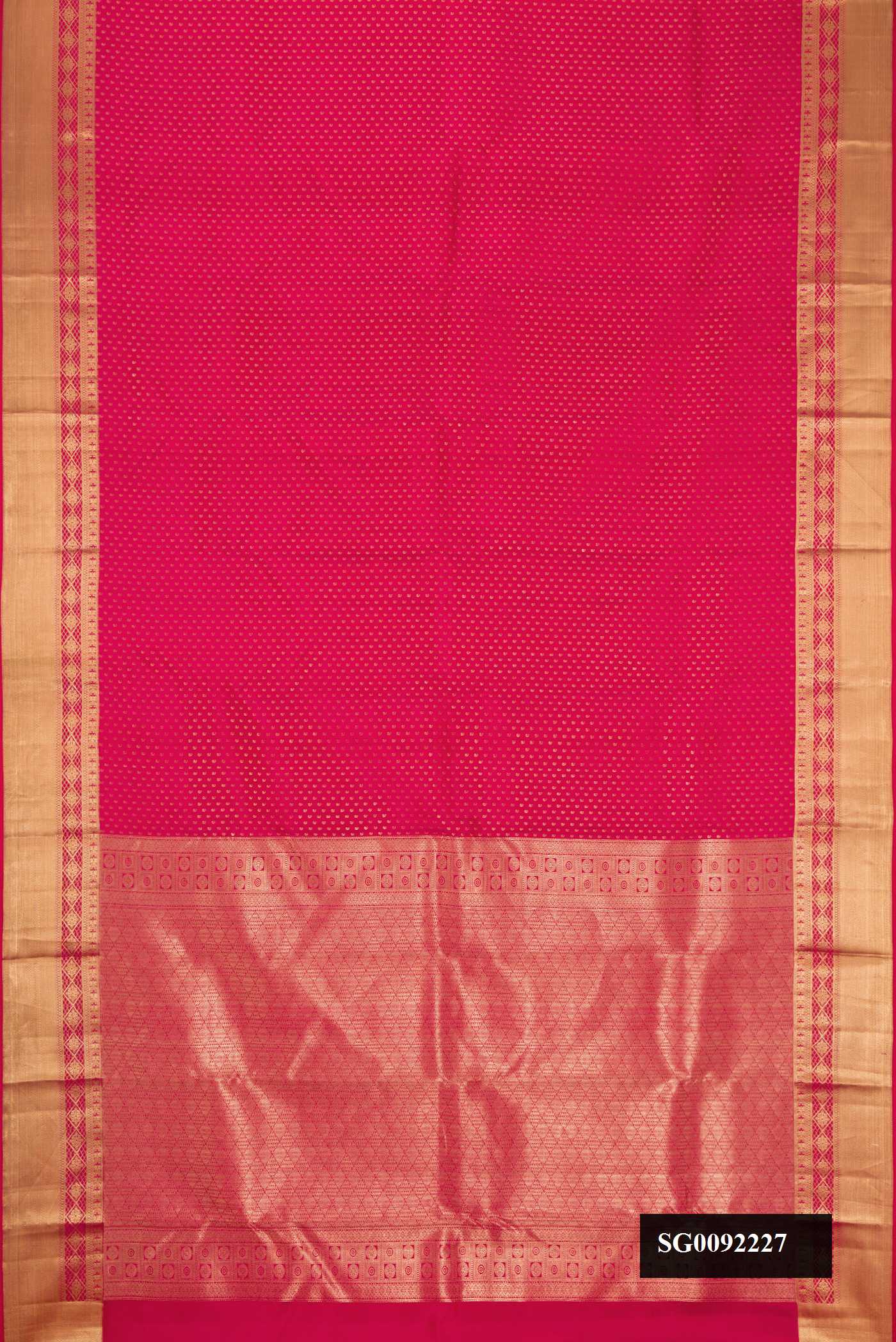 Dark Pink Dual Tone Kanchipuram Silk Saree with Zari Butta on the body and Zari Border.  displayed on a mannequin