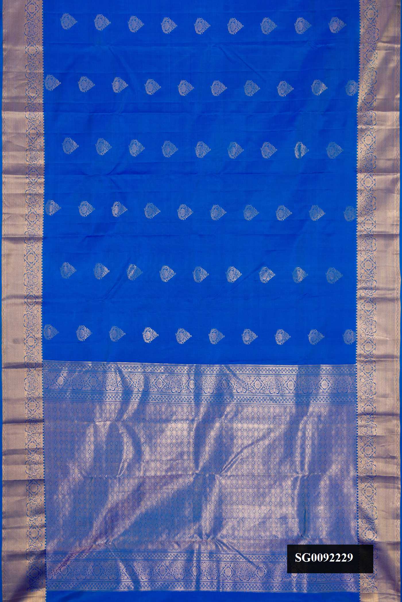 Royal Blue Dual Tone Kanchipuram Silk Saree with Zari Butta on the body and Zari Border.  displayed on a mannequin
