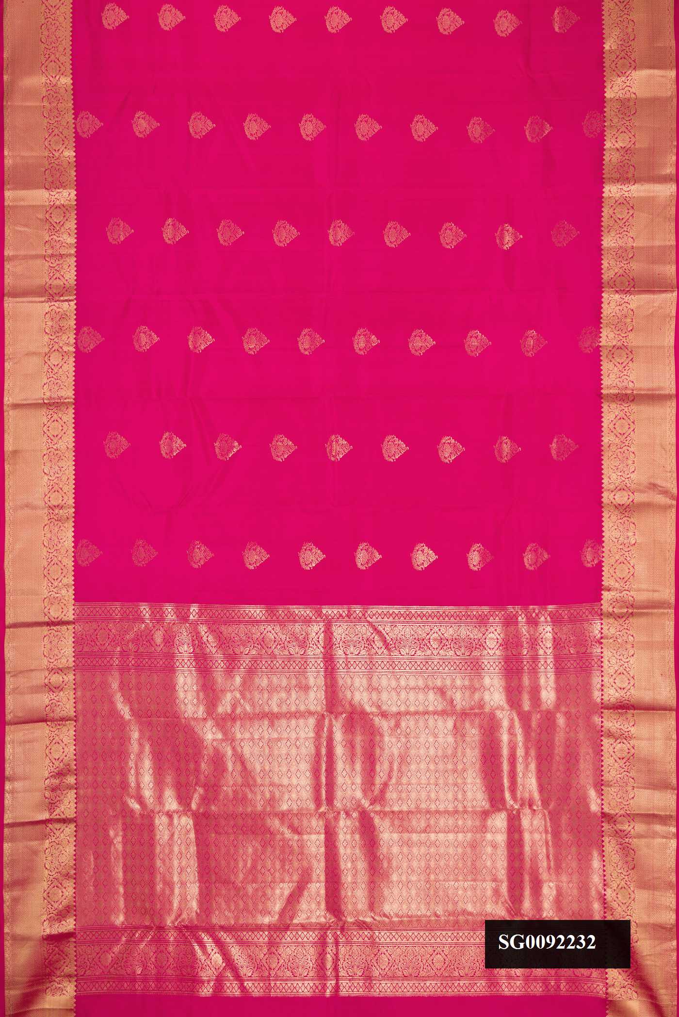 Dark Pink Dual Tone Kanchipuram Silk Saree with Zari Butta on the body and Zari Border.  displayed on a mannequin