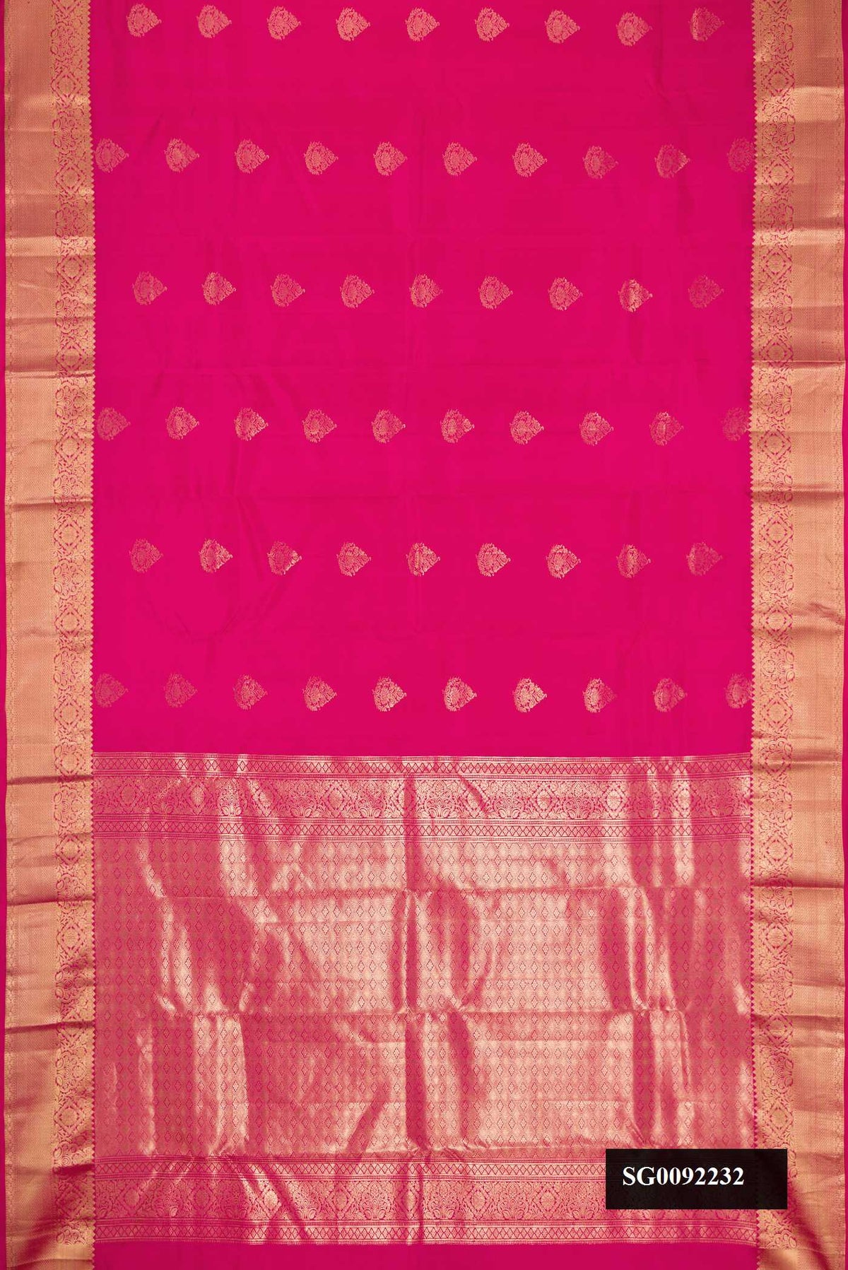 Dark Pink Dual Tone Kanchipuram Silk Saree with Zari Butta on the body and Zari Border.  displayed on a mannequin