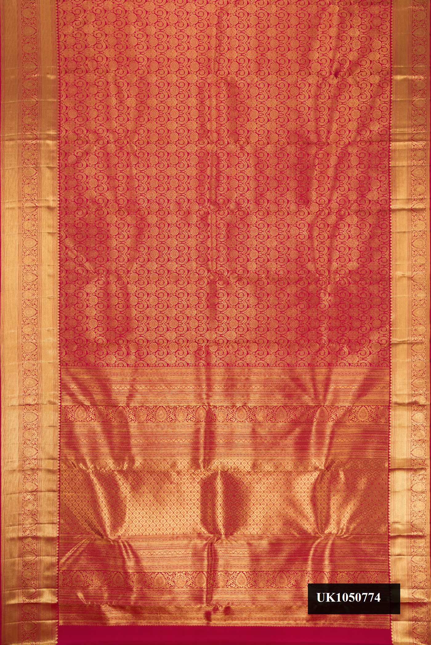 Dark Pink Dual Tone Kanchipuram Silk Saree with Zari Brocade on the body and Zari Border.  displayed on a mannequin