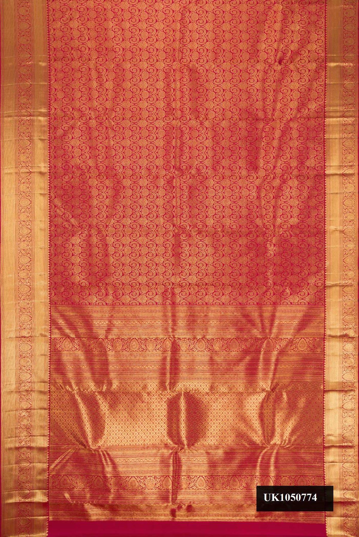 Dark Pink Dual Tone Kanchipuram Silk Saree with Zari Brocade on the body and Zari Border.  displayed on a mannequin
