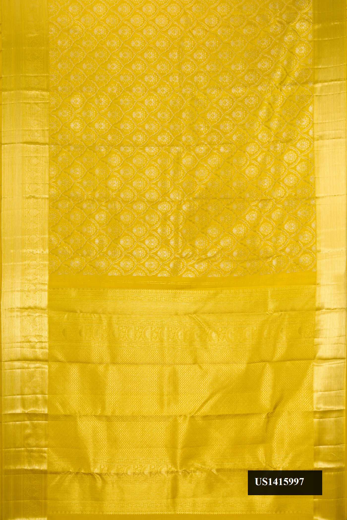 Mehandi Green Dual Tone Kanchipuram Silk Saree with Zari Brocade on the body and Zari Border.  displayed on a mannequin