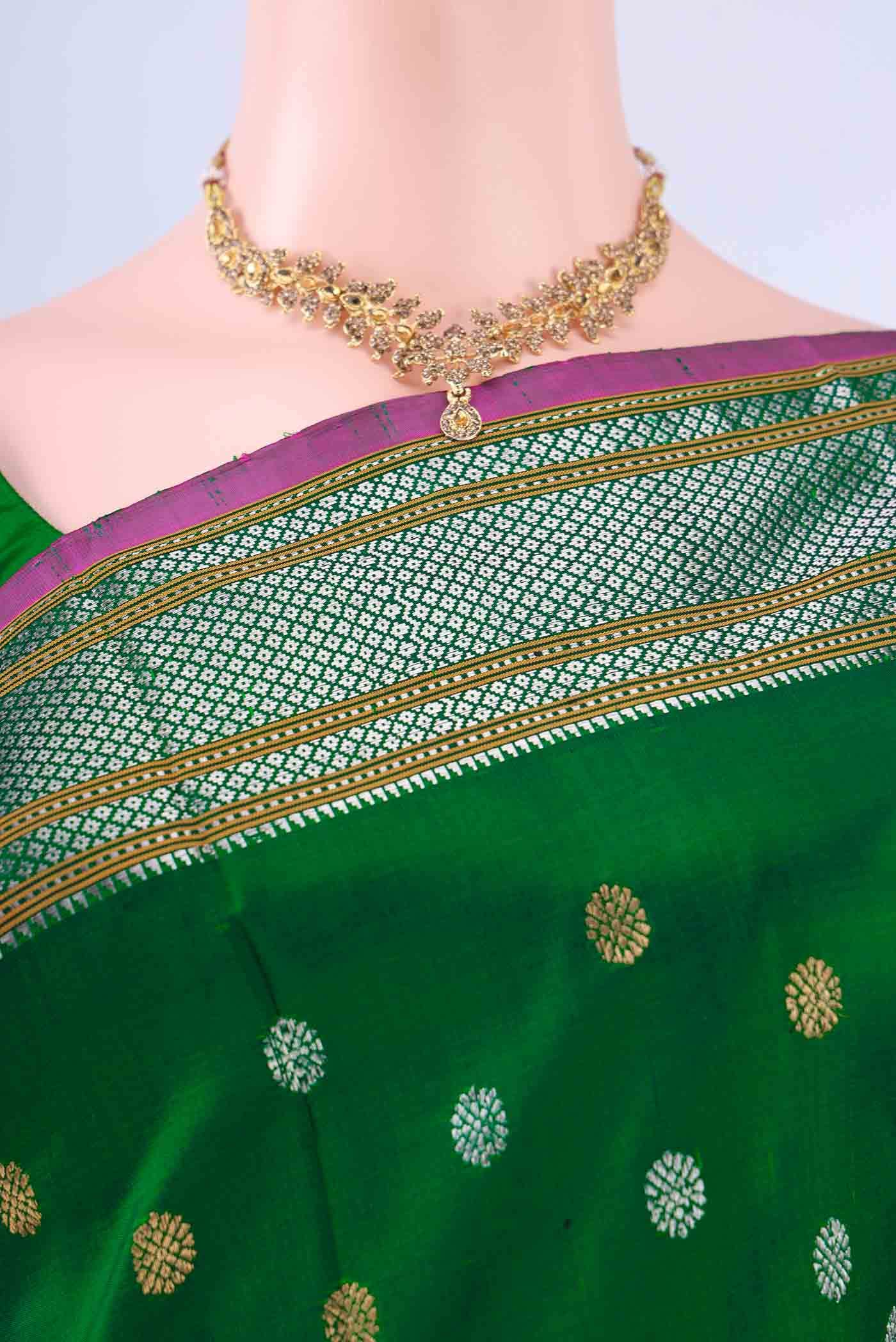 Bottle Green Dual Tone Gadwal Silk Saree