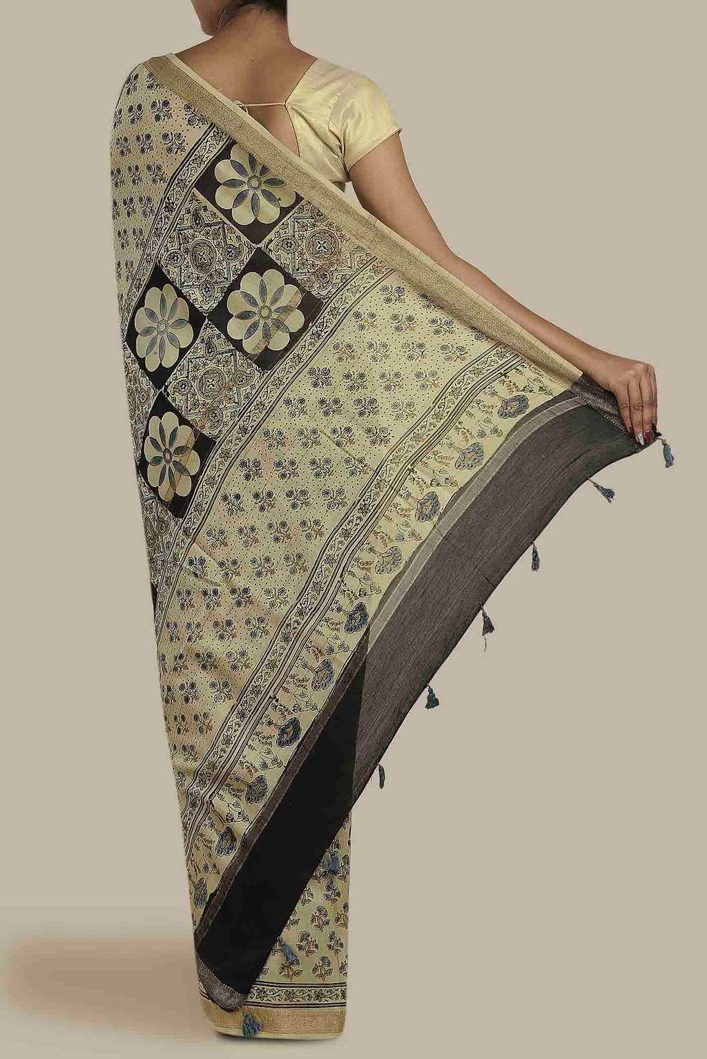 Beige Maheshwari Silk Cotton Saree
