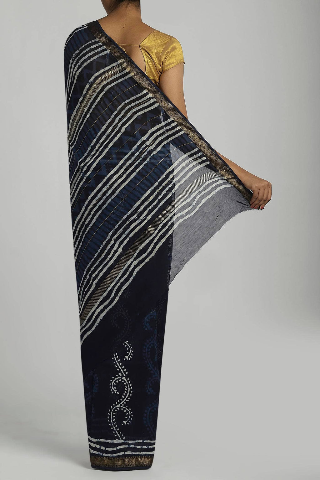 Navy Blue Maheshwari Silk Cotton Saree