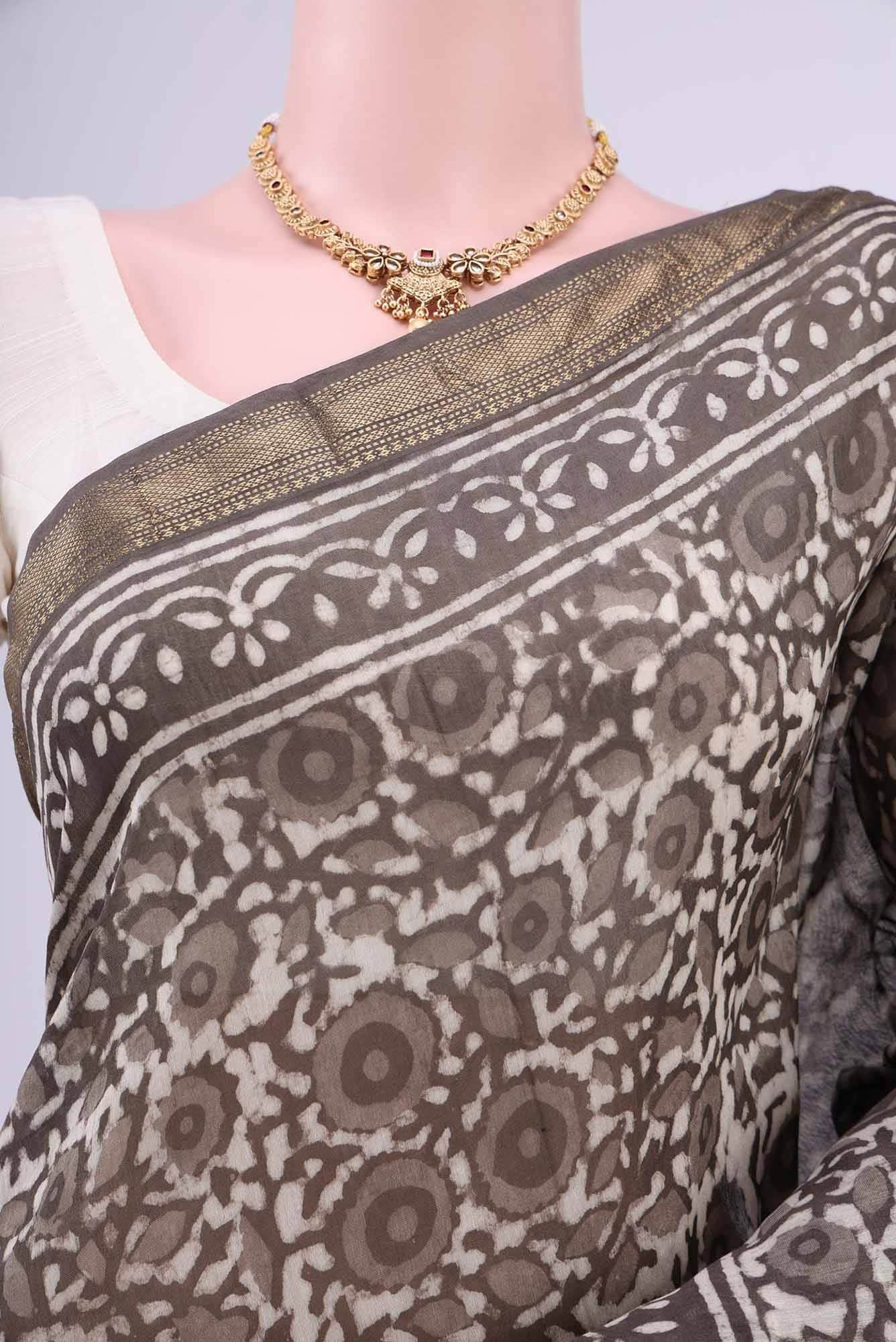 gray with white Dual Tone Maheshwari Silk Saree