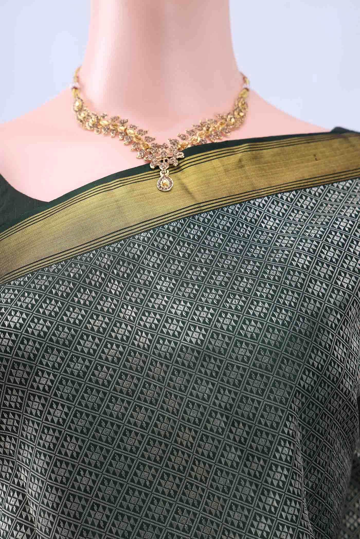 Pure Silk Pure Zari Bottle Green Dual Tone Kanchipuram Saree