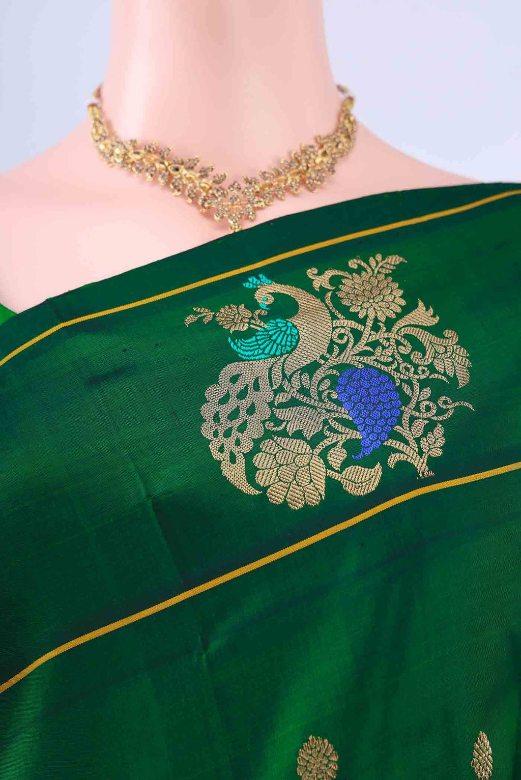 Bottle Green Dual Tone Gadwal Silk Saree