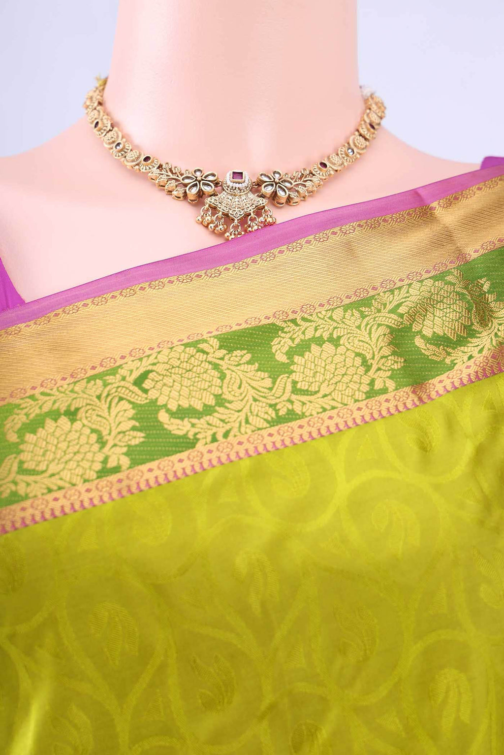 Parrot Green Nangavalli Silk [ Salem ] Saree