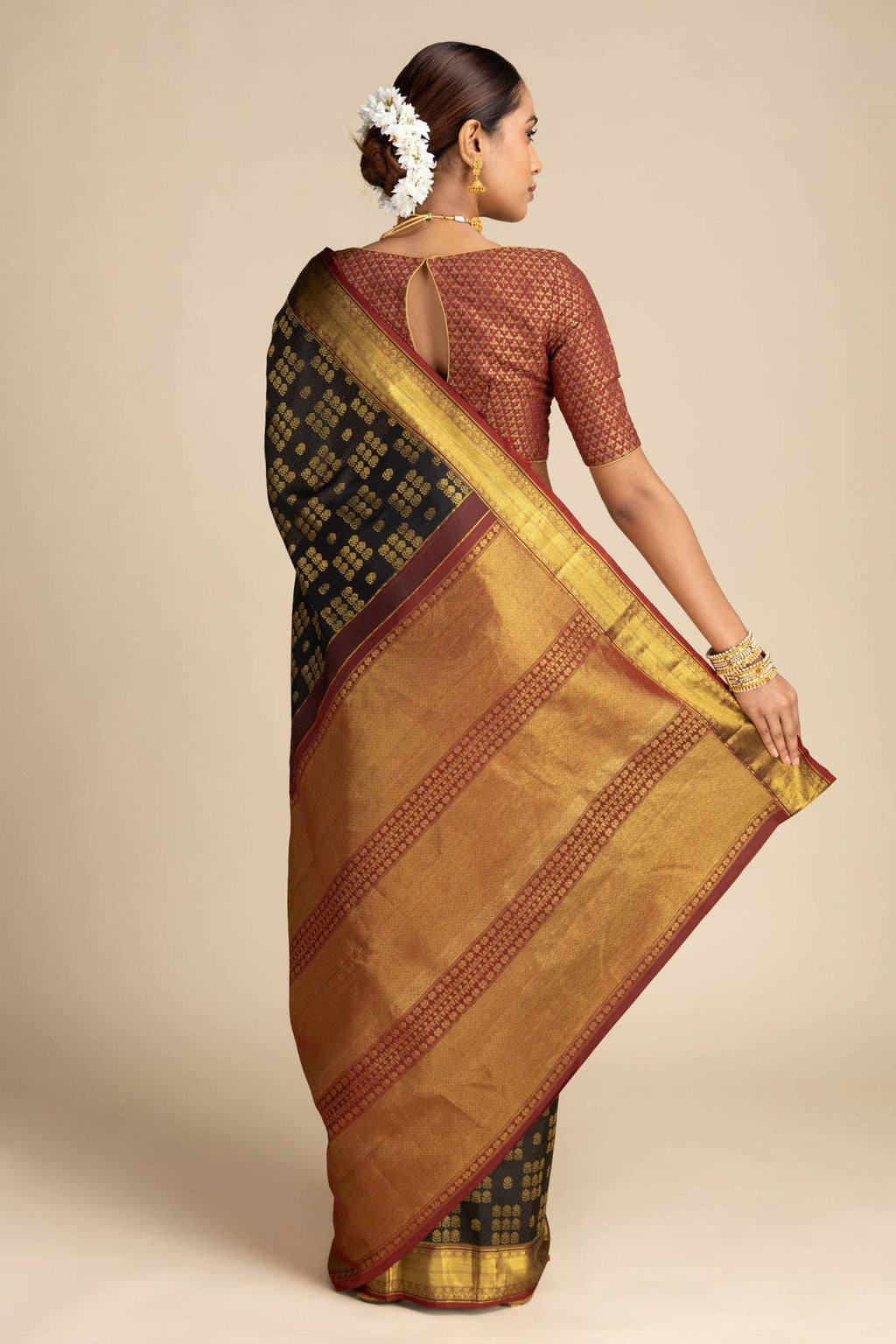 Kanaka-Black Kanchipuram Silk Saree