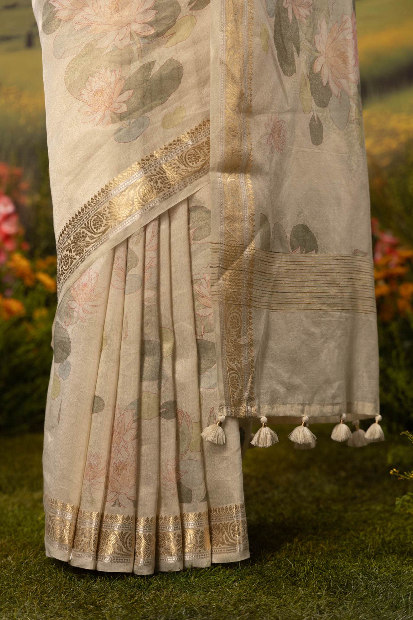 Song of Water Lilies-Beige Cotton Tissue Saree